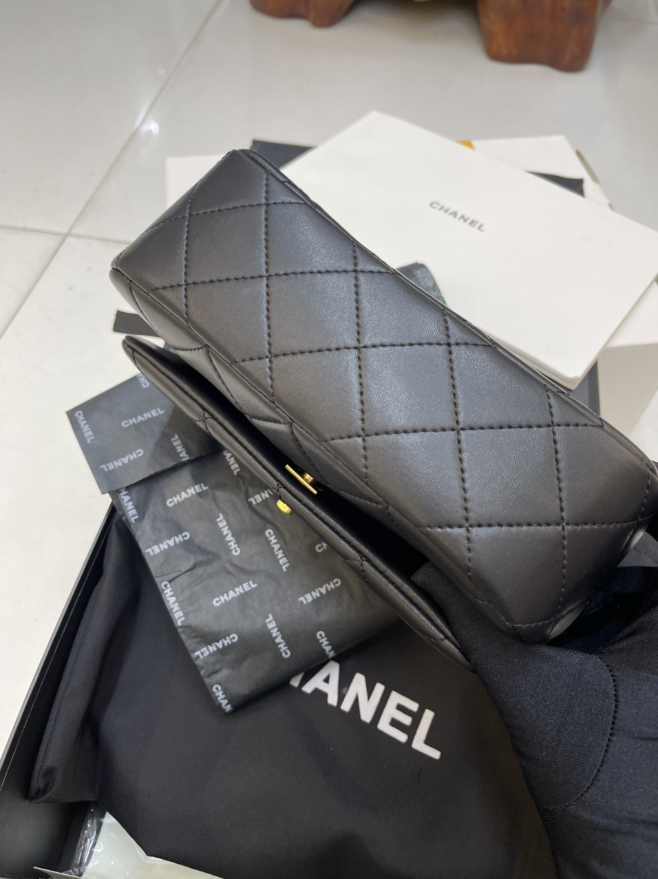 Túi xách Chanel Super  Khóa Vàng Nạm Ngọc Màu Đen Size 22cm